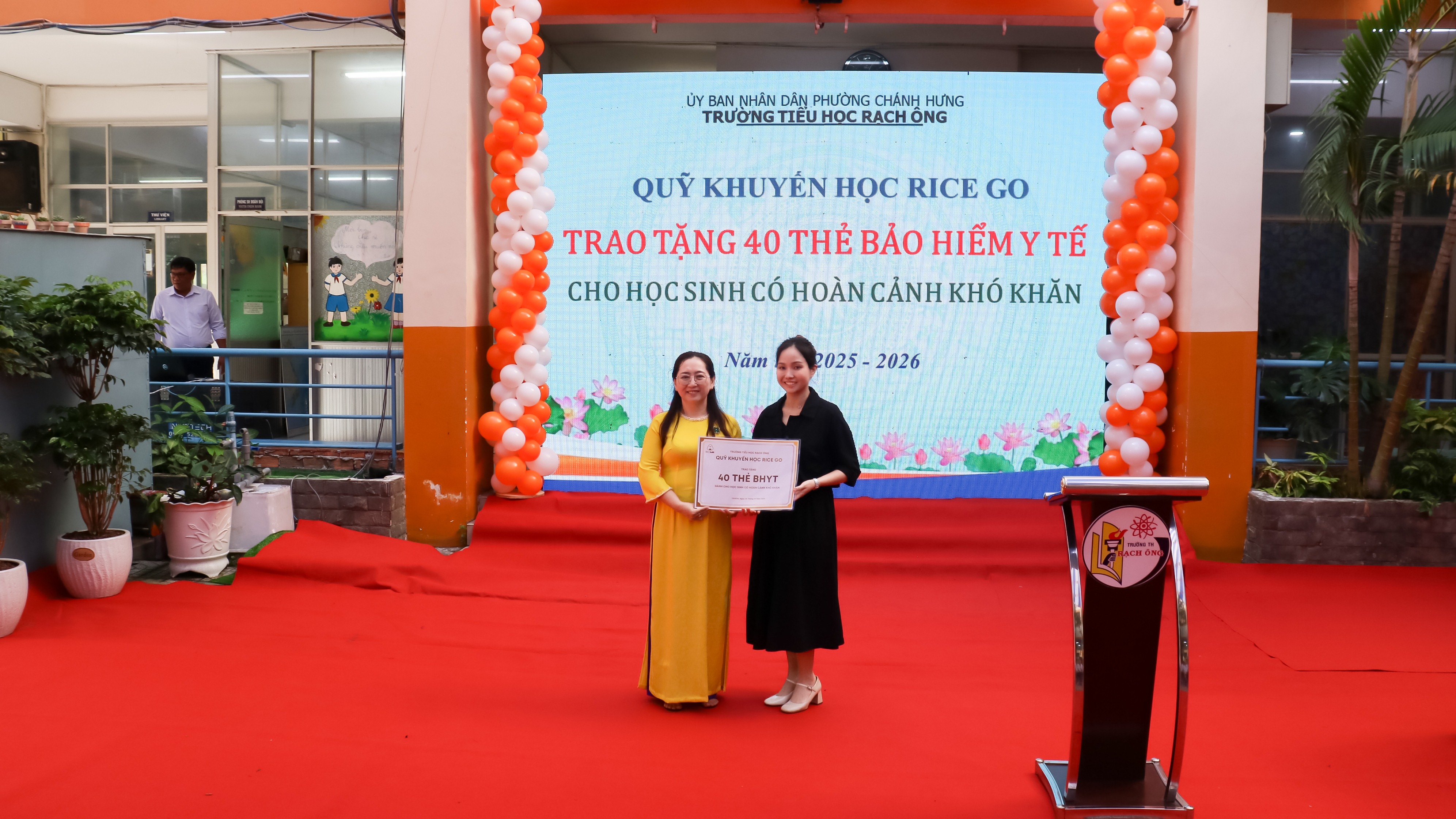 Rice Go lan tỏa yêu thương: Trao 40 thẻ bảo hiểm y tế cho học sinh có hoàn cảnh khó khăn tại Trường Tiểu học Rạch Ông